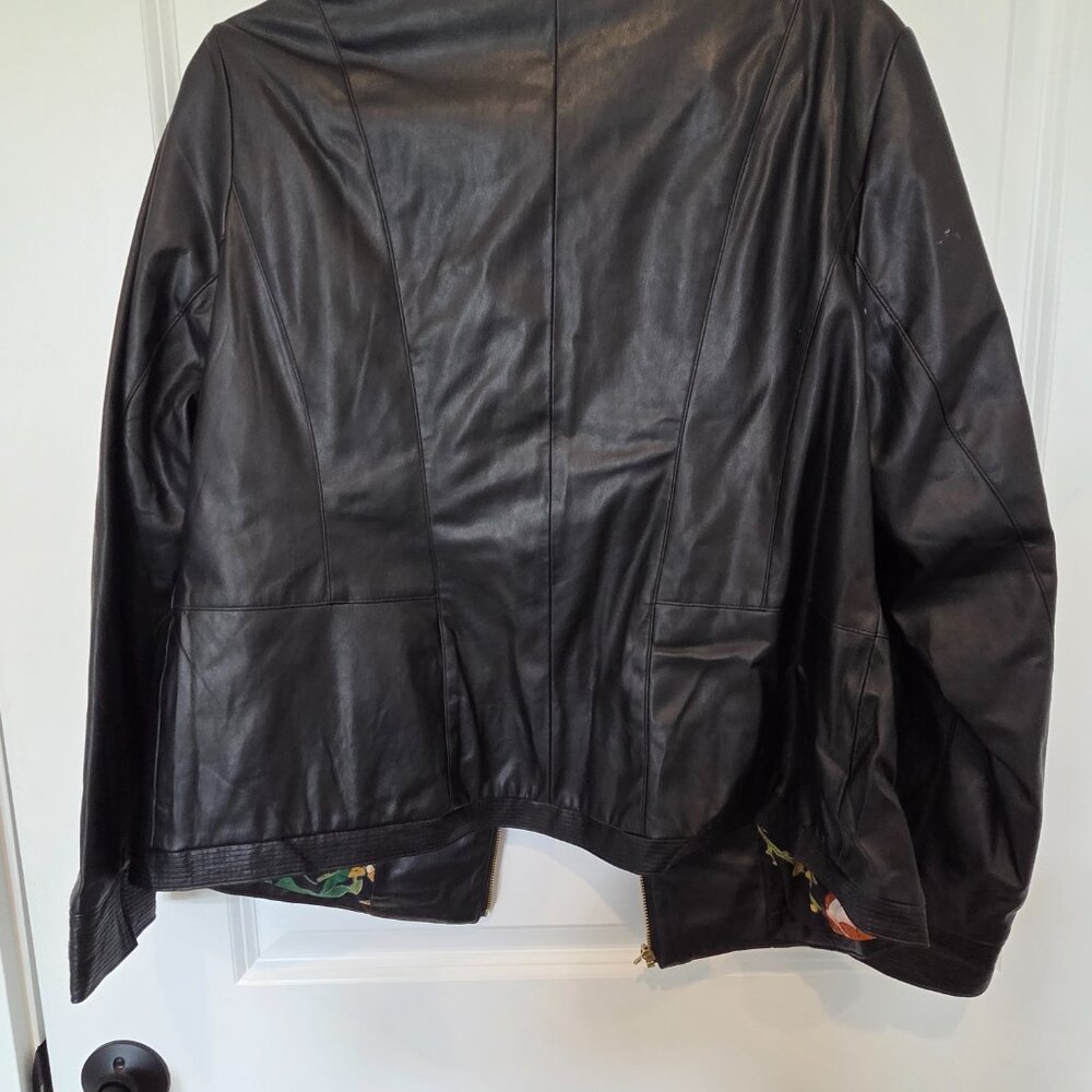 Chico's Faux Leather Black Bomber Jacket w/Floral Lining - Sz 2 / L / 14 - NWOT - Picture 3 of 10